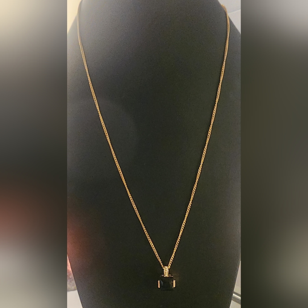 Chic Gold Tone and Black Necklace